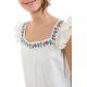 Top femme broderies et manches volantees