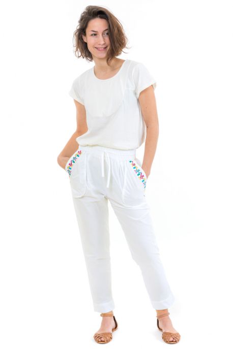 Pantalon carotte femme broderies ethniques face