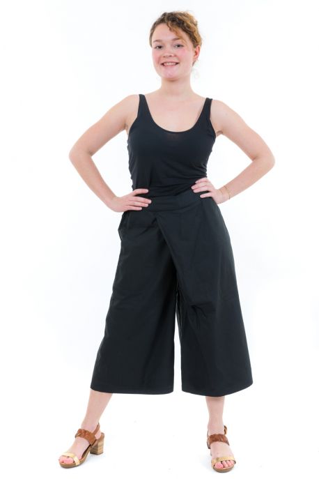 Pantalon raccourci trois quarts large noir face