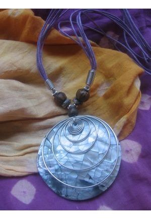 CO616 collier nacre craquele et spirale metal