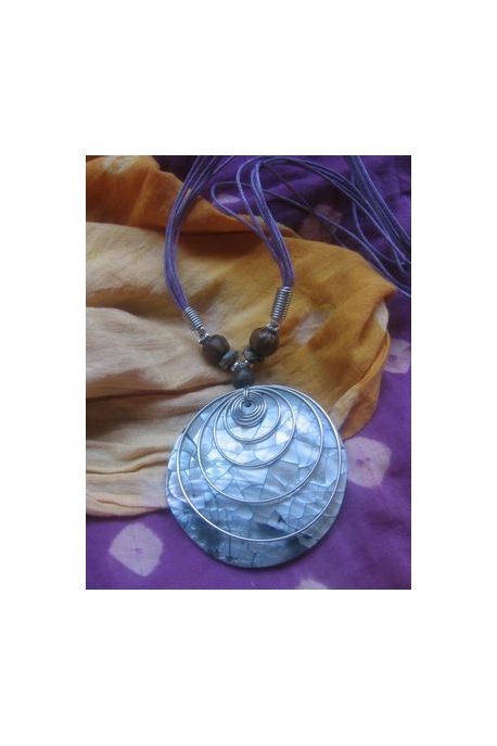 CO616 collier nacre craquele et spirale metal