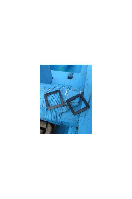 BO114 boucle d oreille bois carre evidee