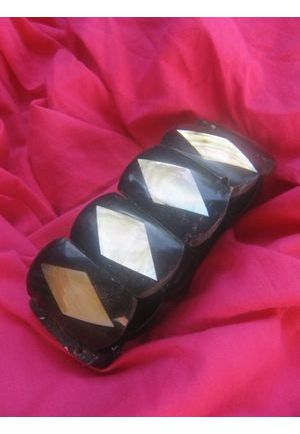 BR903 bracelet resine noir et triangle nacre blanc
