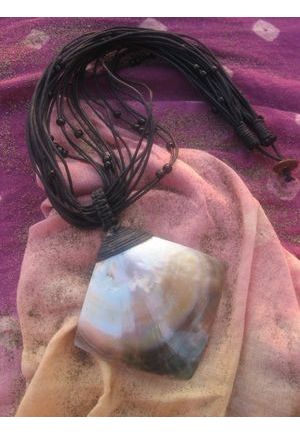 CO620 collier nacre losange certi de fils violet noir marron