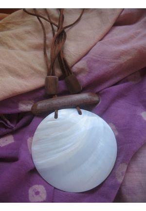 CO310 collier coquillage blanc rond et perles de bois reglable