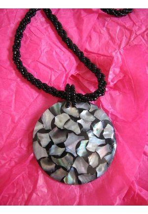 CO629 collier eclats de nacre et resine