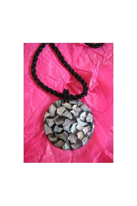 CO629 collier eclats de nacre et resine