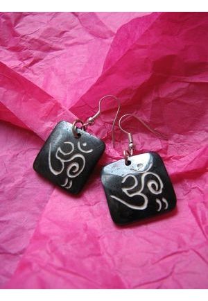 BO7028 Boucle d oreille os de buffle nepalais carre ohm