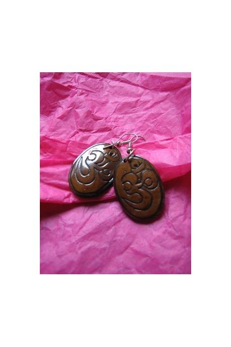 BO7022 Boucle d oreille os de buffle nepalais ohm ovale marron