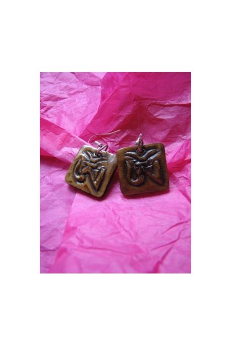 BO7032 Boucle d oreille os de buffle nepalais ohm meditation