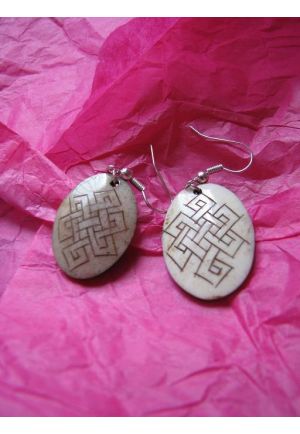 BO7030 Boucle d oreille os de buffle croix tibetaine blanche