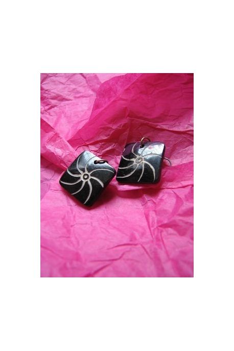 BO7034 Boucle d oreille os de buffle nepalais soleil spiral