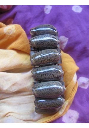 BR302 bracelet coquillage ovale vert tachete fonce