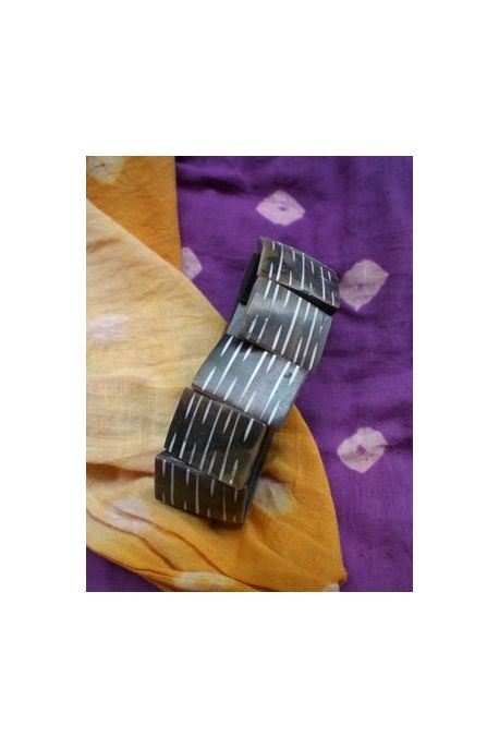 BR306 bracelet carre shell zebre