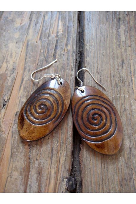BO7037 Boucle d oreille os de buffle nepalais spirale